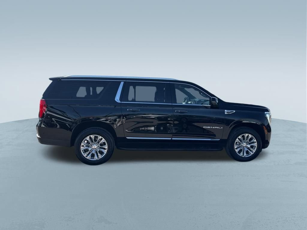 Used 2025 GMC Yukon XL Denali AWD/4WD image 9