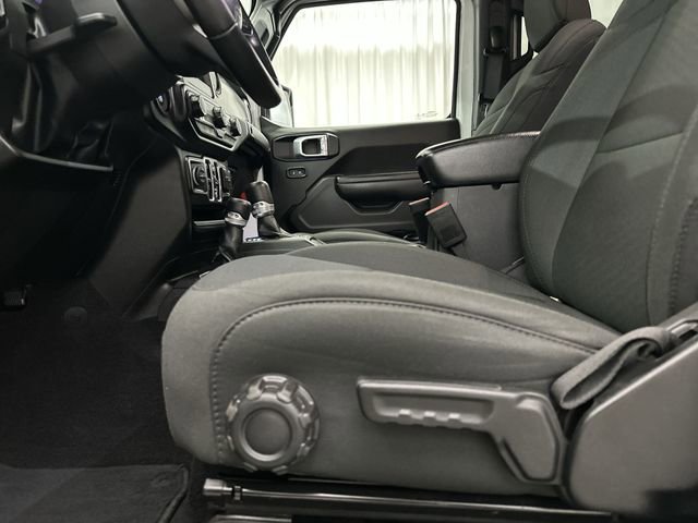 Used 2022 Jeep Gladiator Sport AWD/4WD image 17