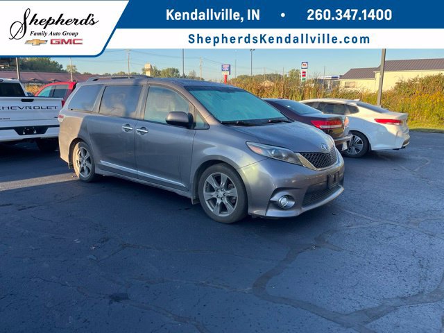 Used 2017 Toyota Sienna SE FWD image 1