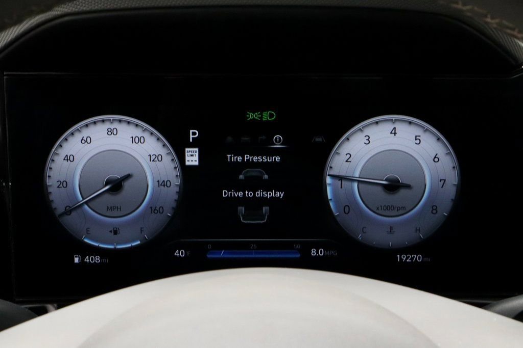 Certified 2025 Hyundai Elantra SEL image 32