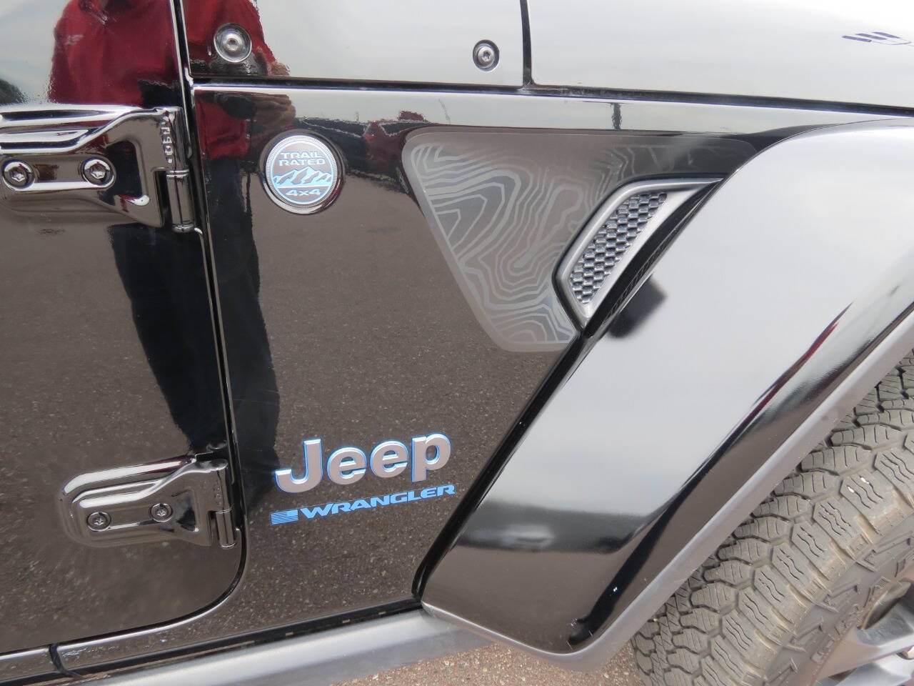 Used 2025 Jeep Wrangler Unlimited Sahara AWD/4WD image 5