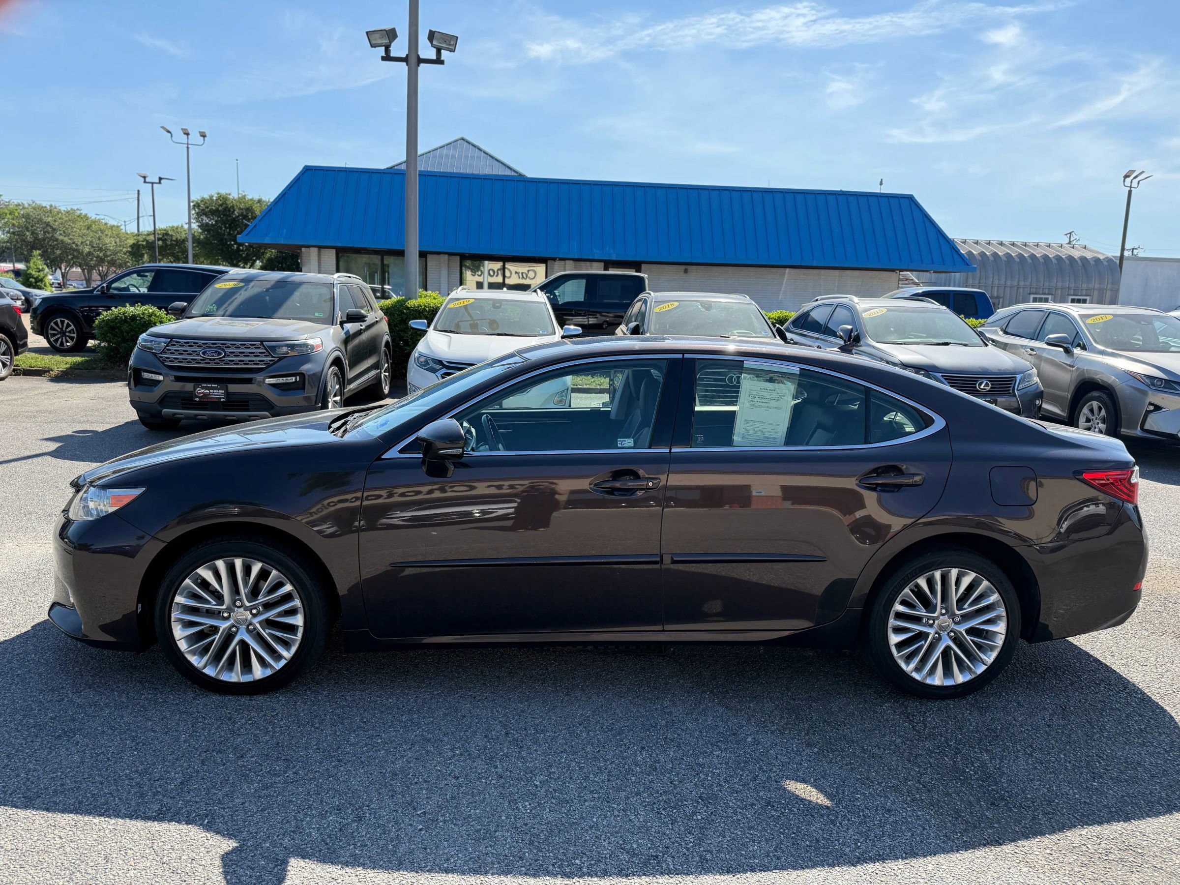 Used 2013 Lexus ES 350 w/ Luxury Pkg image 2