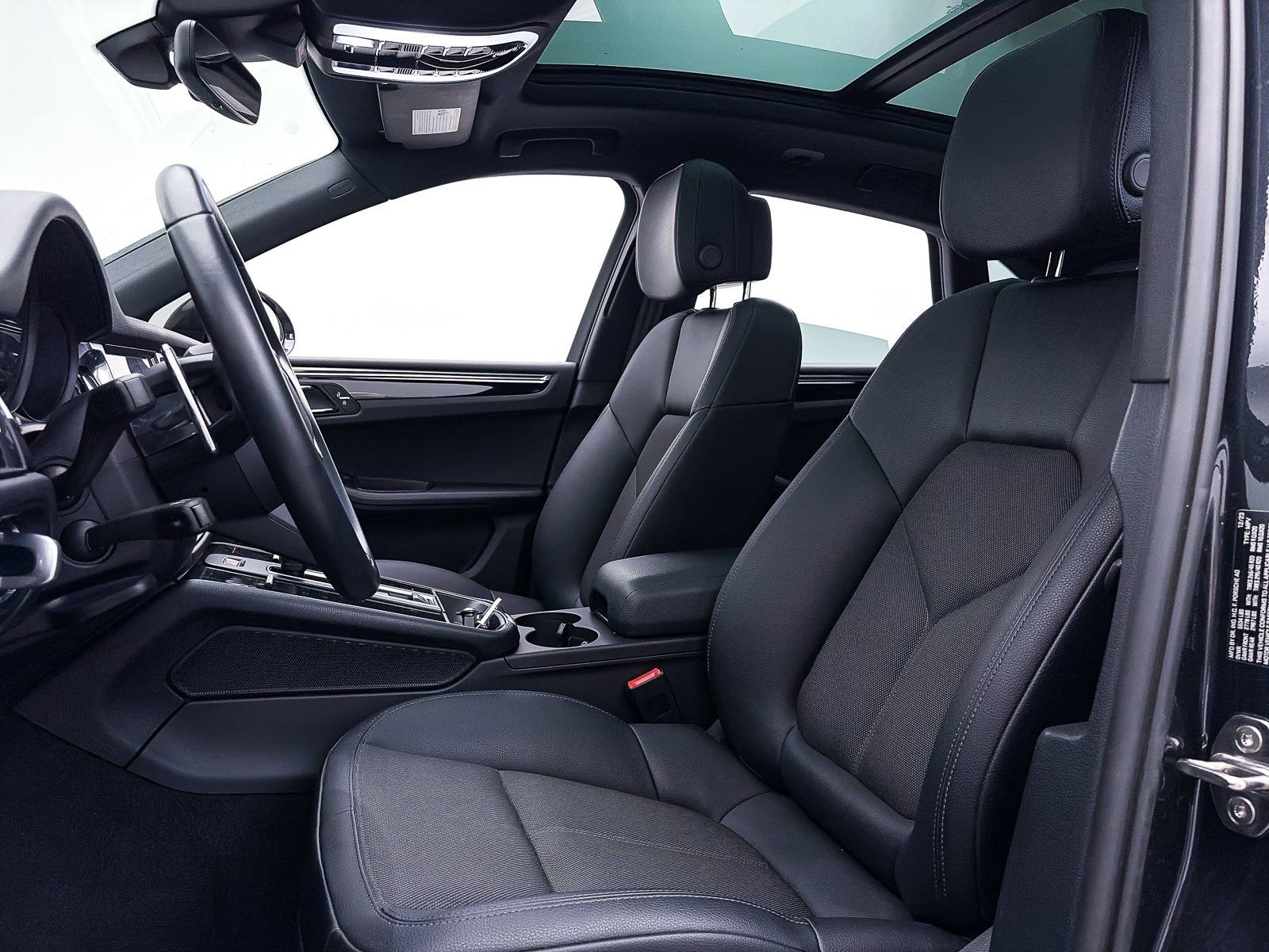 Used 2024 Porsche Macan image 21