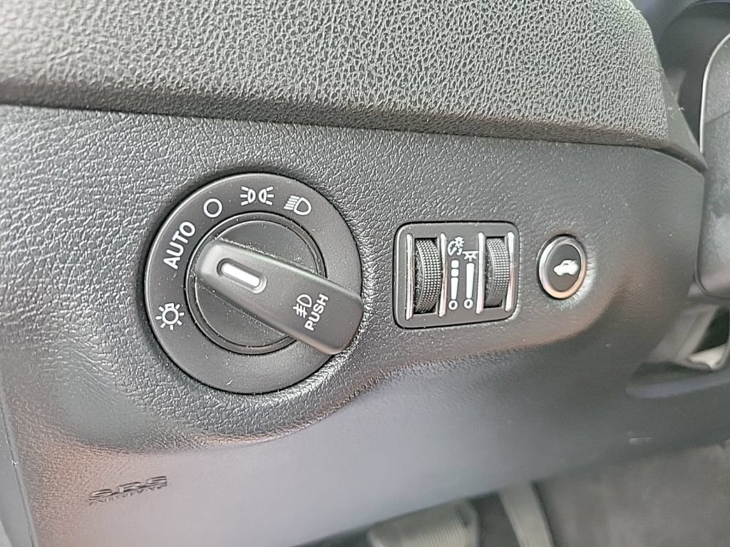 Used 2018 Dodge Charger R/T RWD image 22