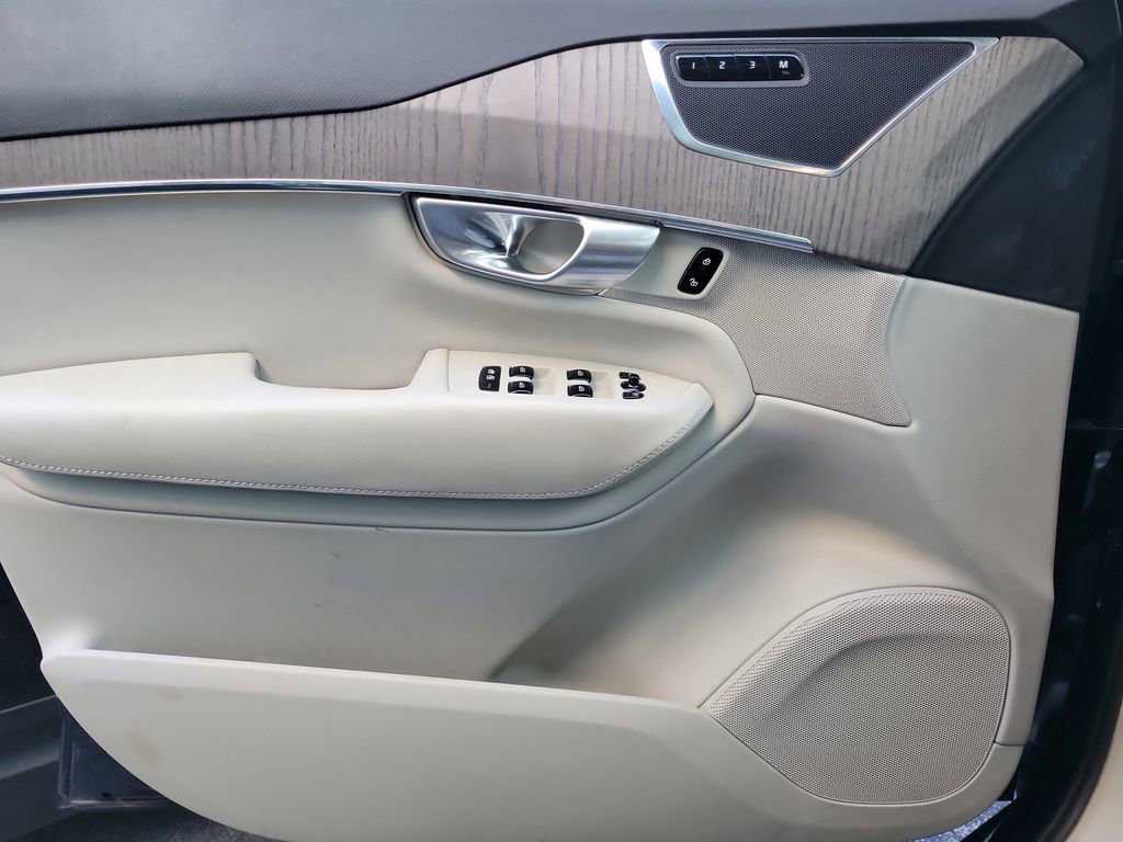 Used 2023 Volvo XC90 B6 Plus image 20