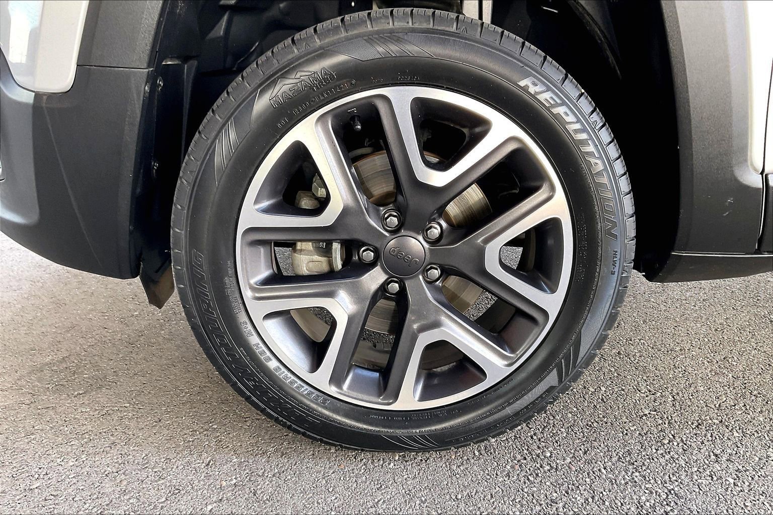 Used 2018 Jeep Renegade Latitude w/ UConnect 8.4 Nav Group image 22