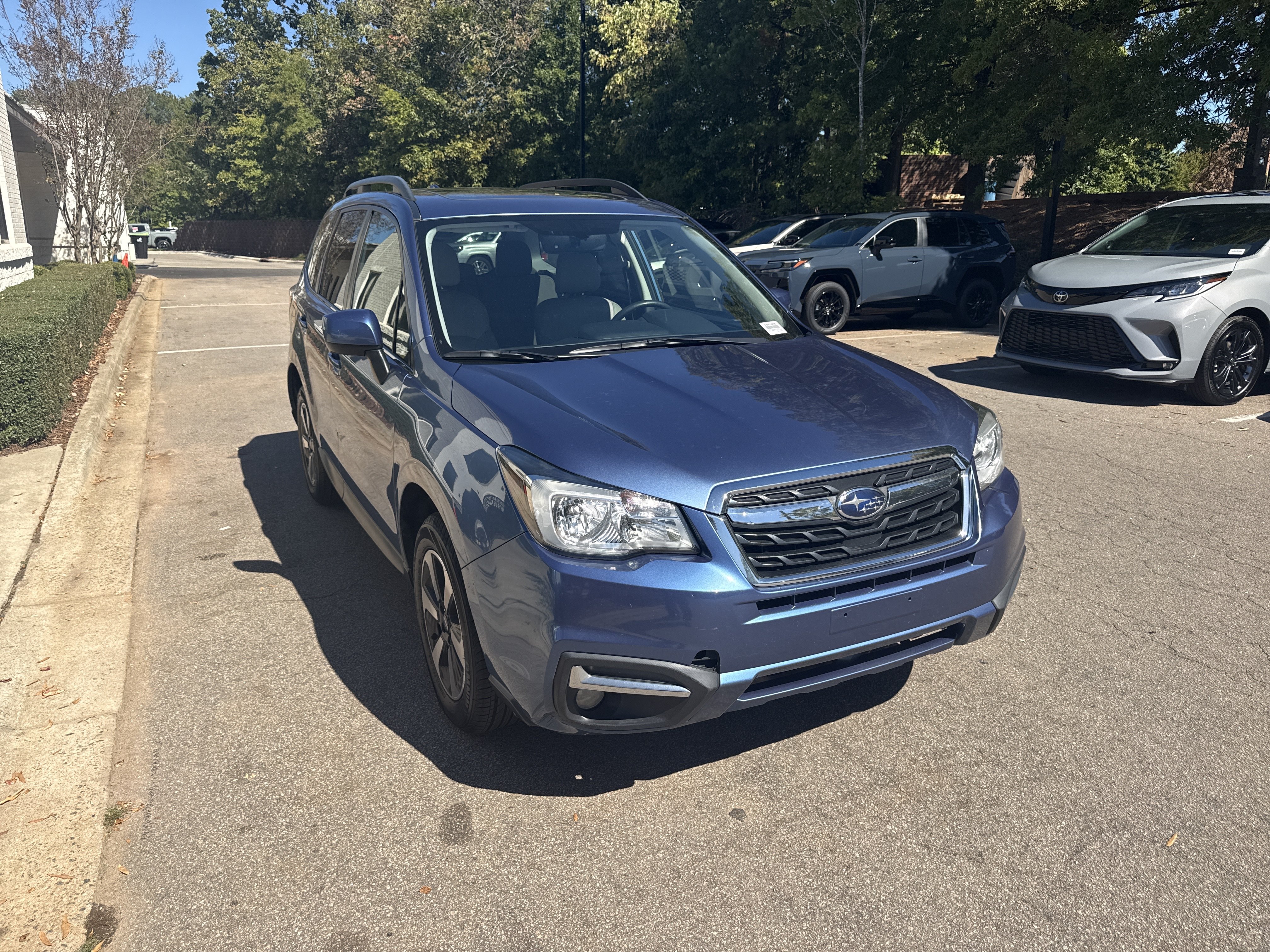 Used 2018 Subaru Forester 2.5i Limited AWD/4WD image 2