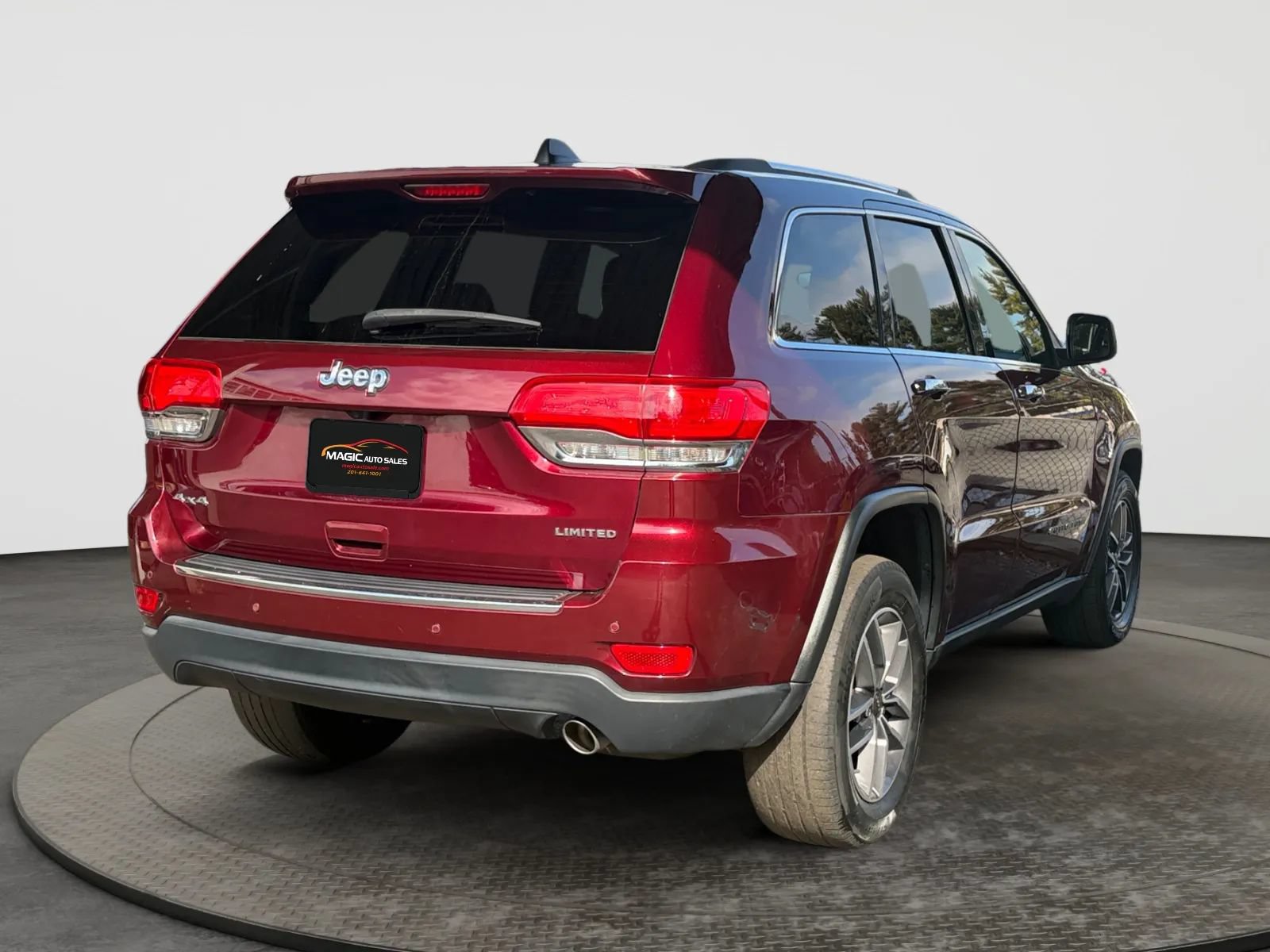 Used 2019 Jeep Grand Cherokee Limited AWD/4WD image 10