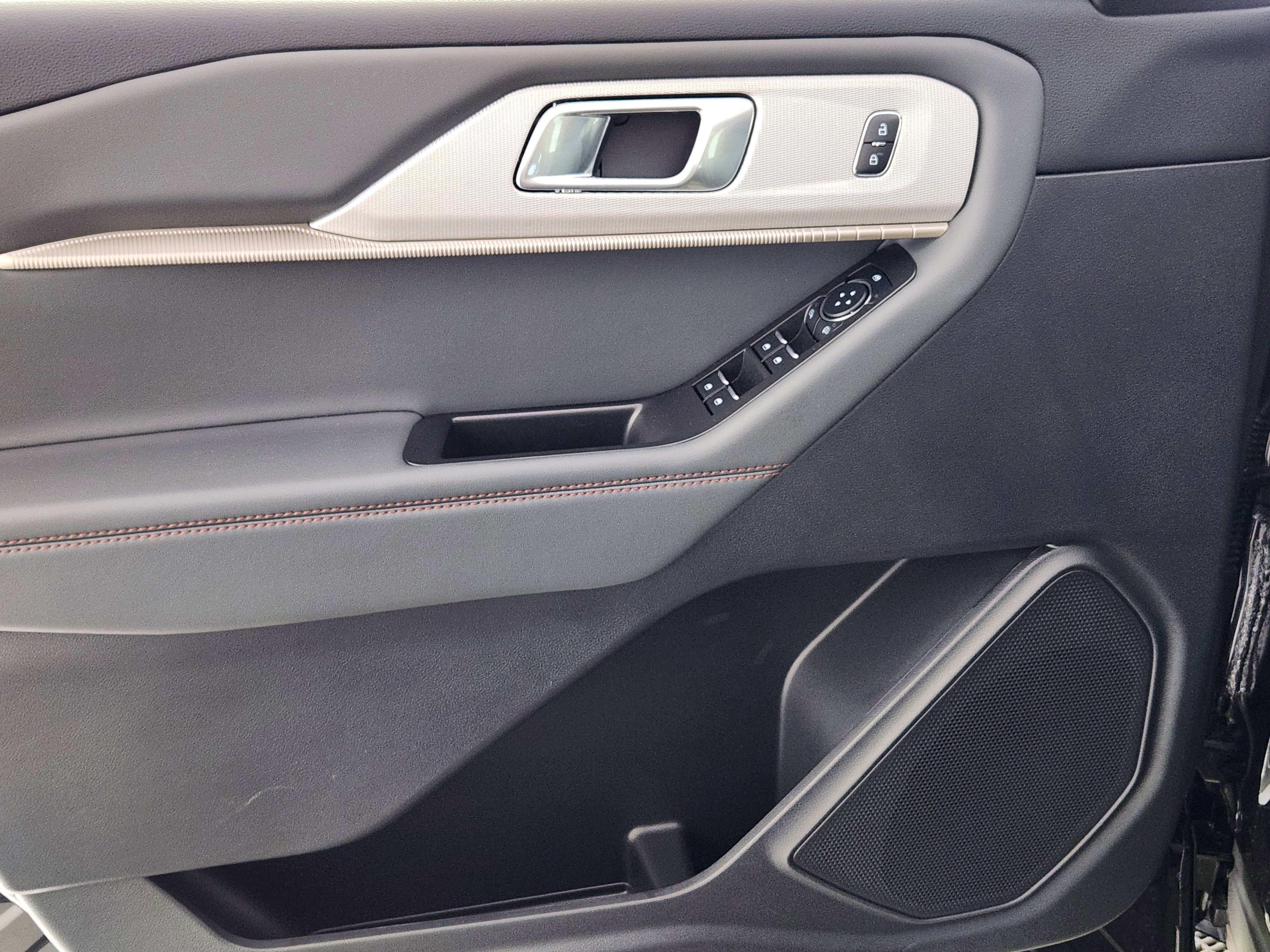 Used 2025 Ford Explorer Active image 16