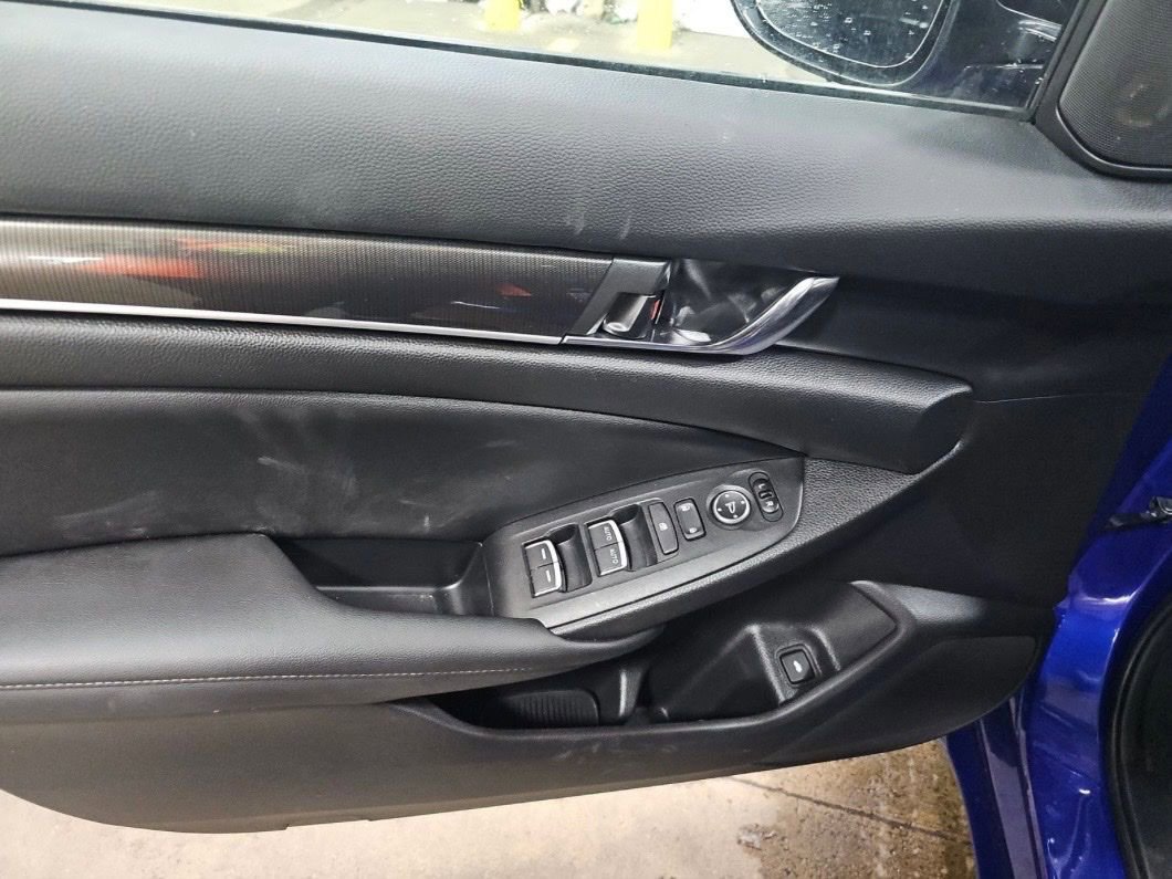 Used 2022 Honda Accord Sport image 9