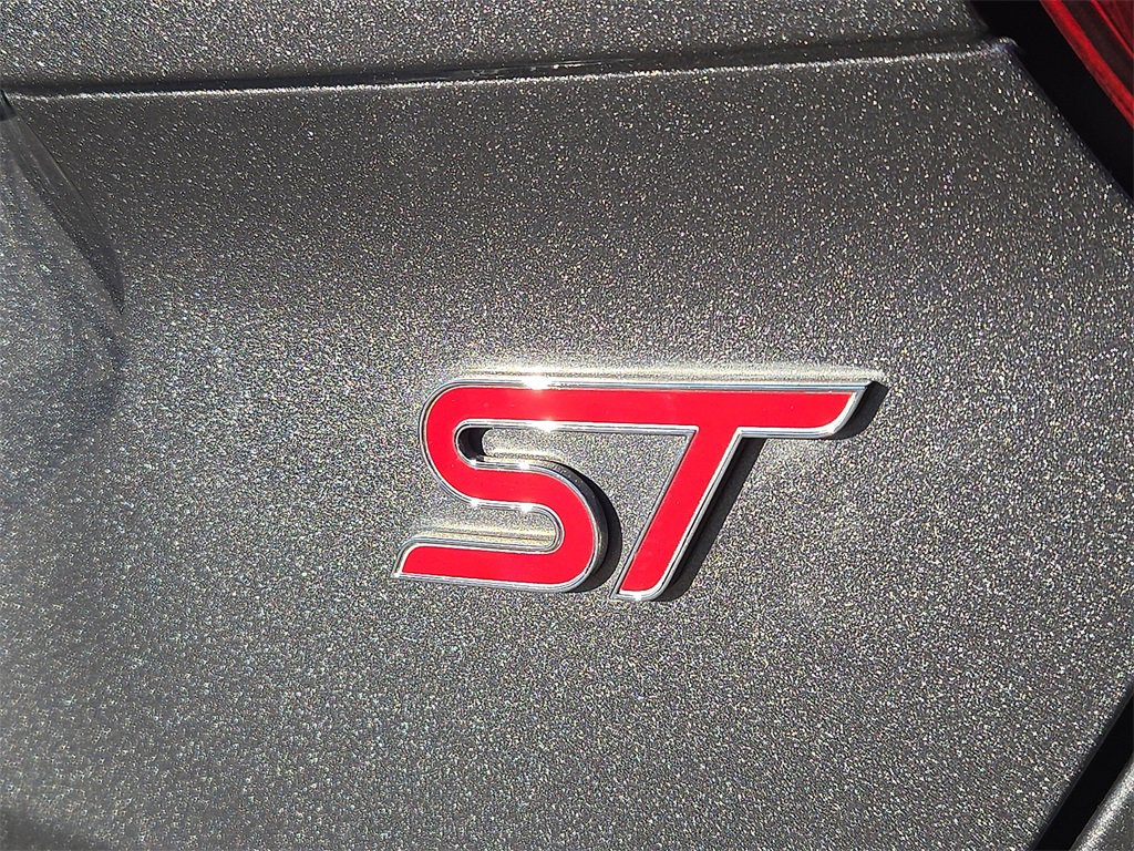 Used 2018 Ford Focus ST image 30