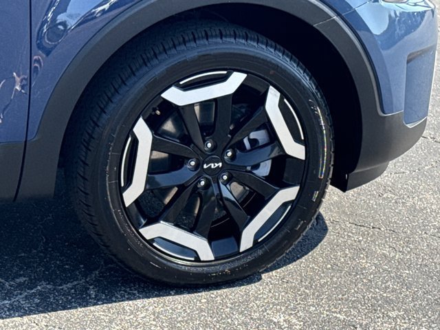 Used 2025 Kia Telluride S FWD image 5