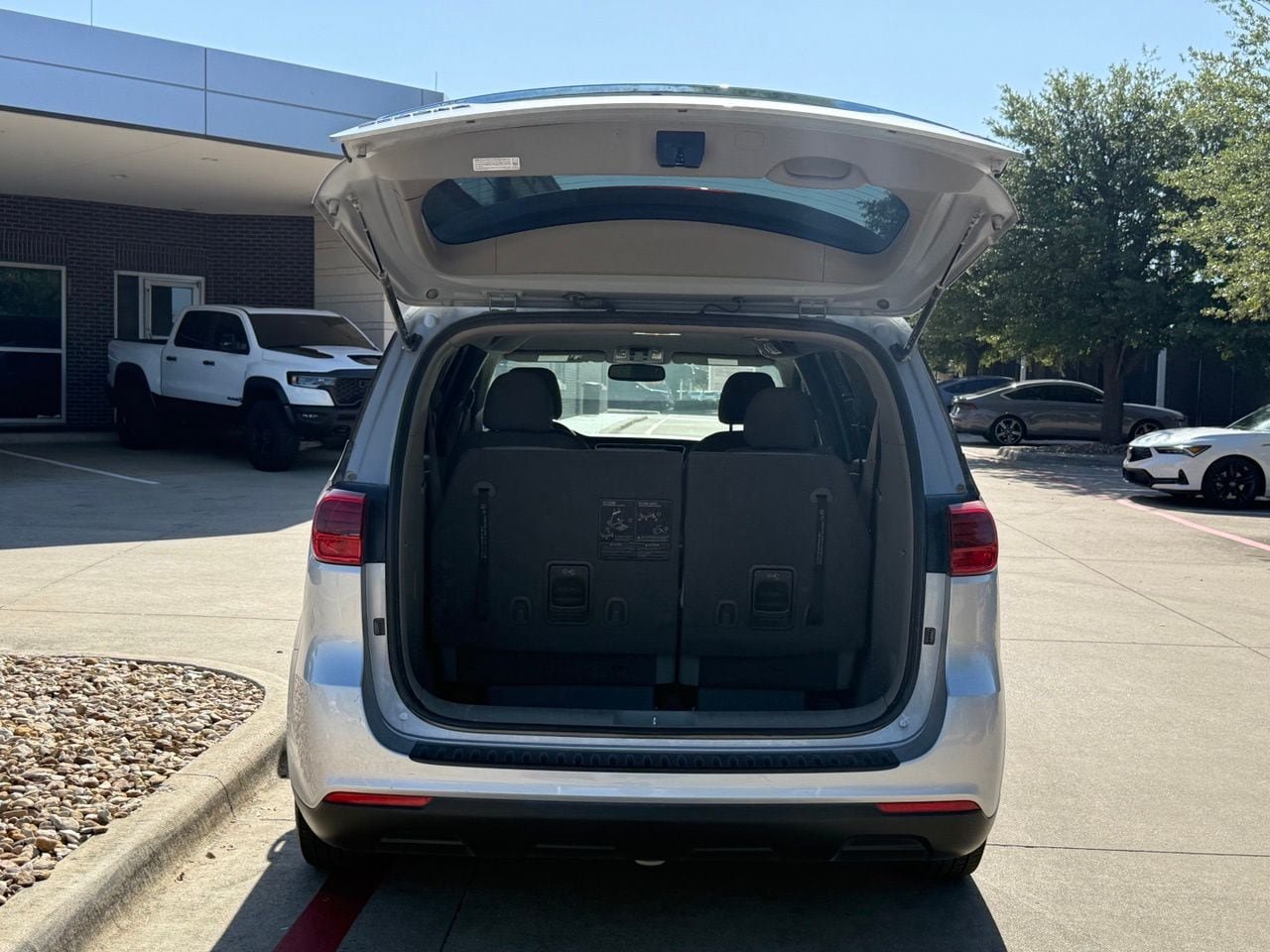 Used 2019 Kia Sedona LX FWD image 7