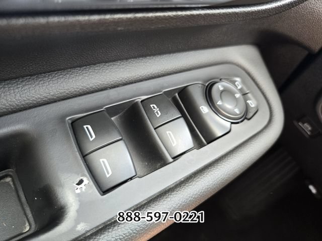 Used 2024 GMC Terrain SLE FWD image 33