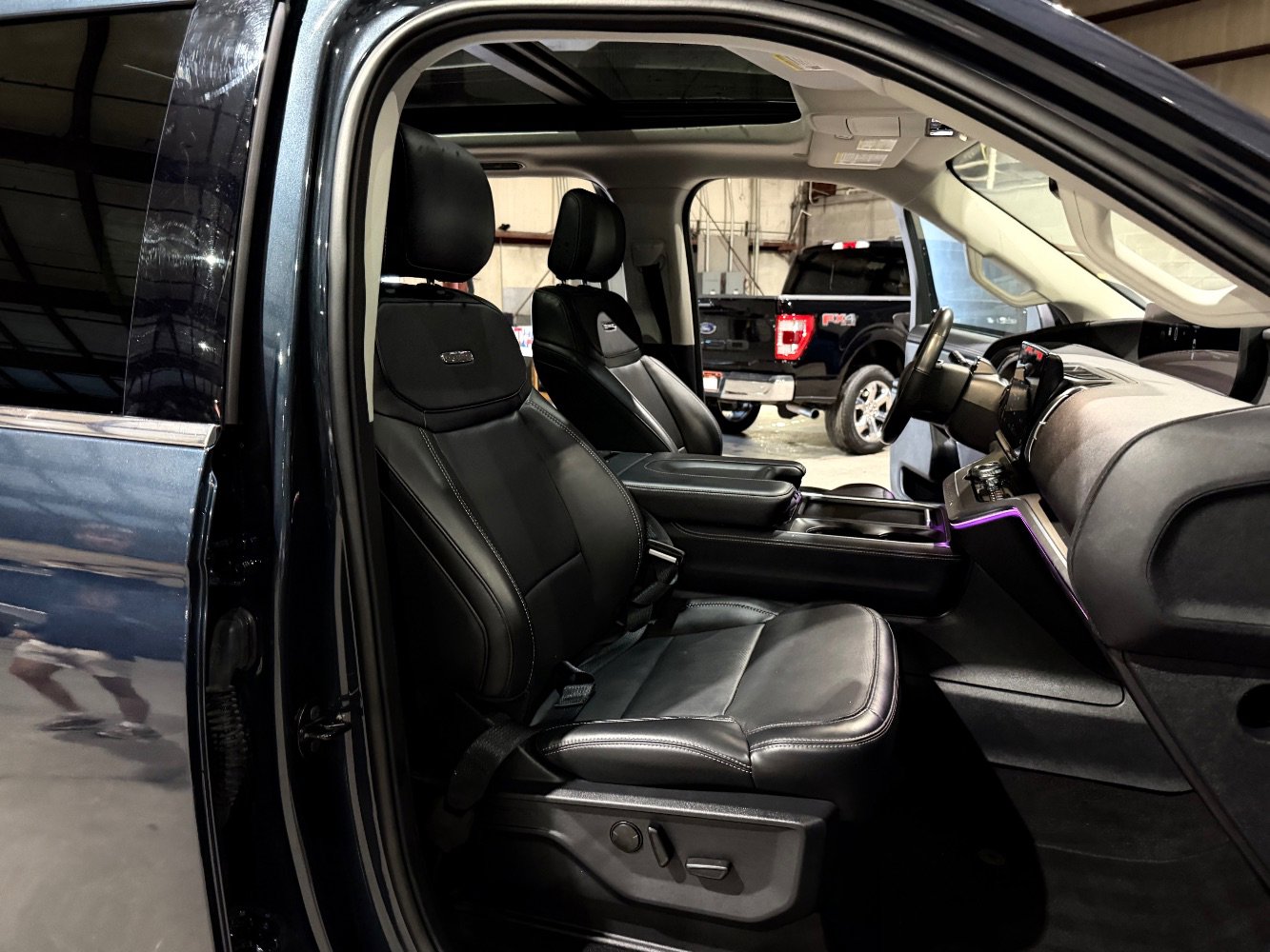 Used 2025 Ford Expedition Platinum AWD/4WD image 25