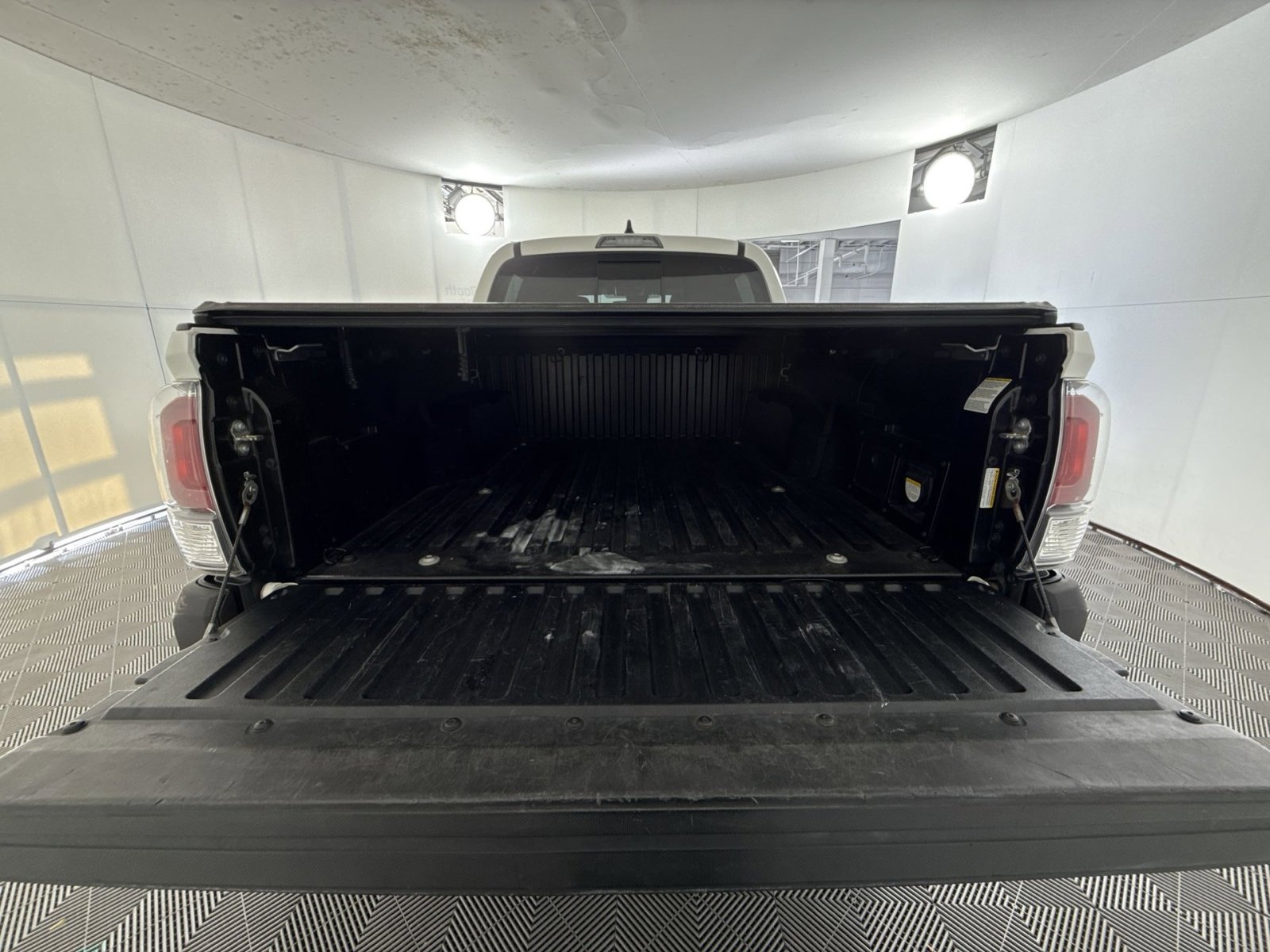 Used 2020 Toyota Tacoma TRD Off-Road image 25