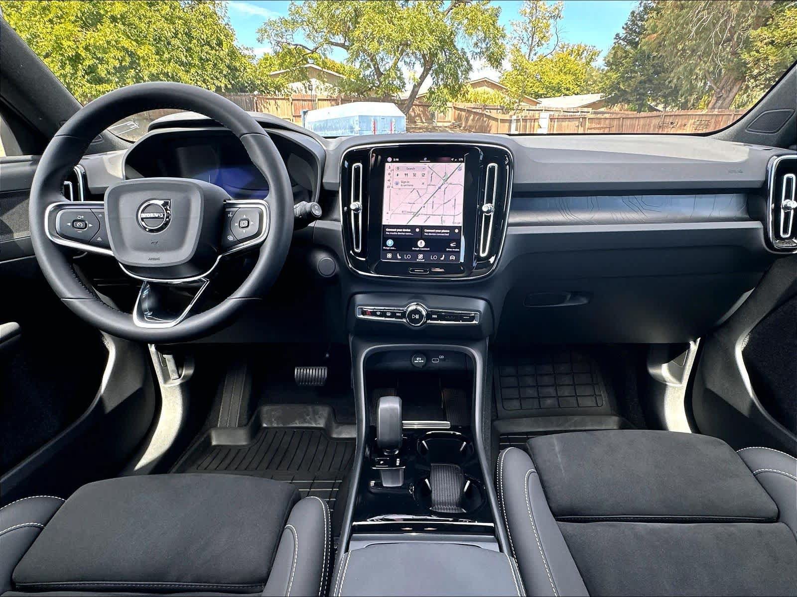 Used 2023 Volvo XC40 Recharge Plus w/ Protection Package Premier AWD/4WD image 18