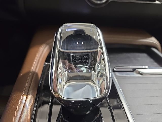 Used 2023 Volvo XC90 B6 Ultimate w/ Protection Package Premier image 13