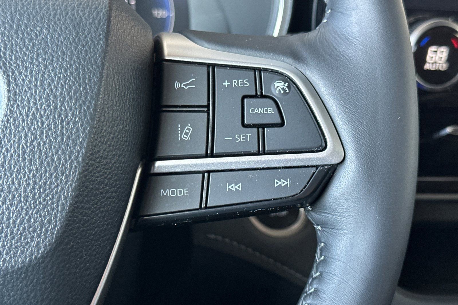 Used 2024 Toyota Highlander Limited image 29