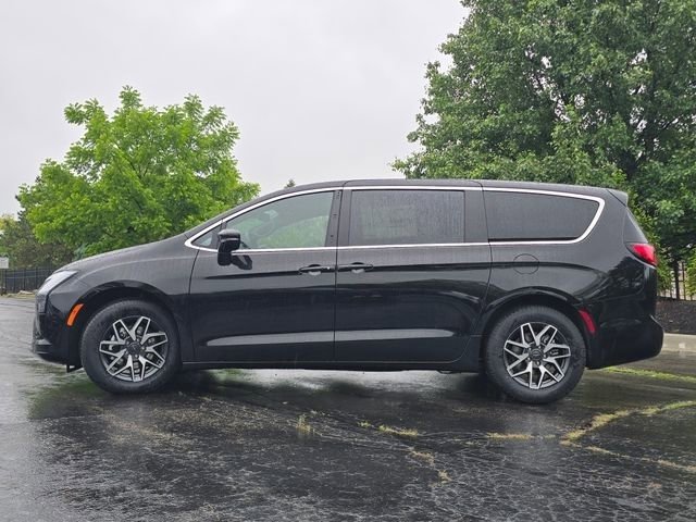 New 2027 Chrysler Pacifica Select FWD image 25
