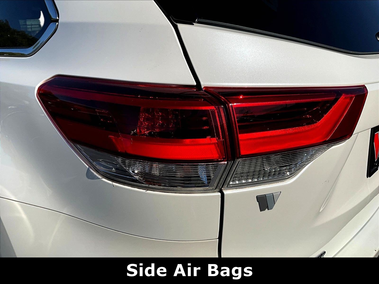 Used 2018 Toyota Highlander XLE AWD/4WD image 23