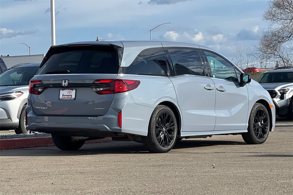 Used 2025 Honda Odyssey Sport-L image 5
