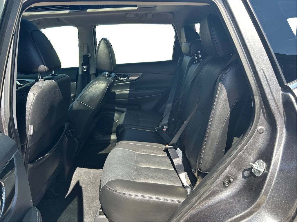 Used 2016 Nissan Rogue SL w/ SL Premium Package FWD image 11
