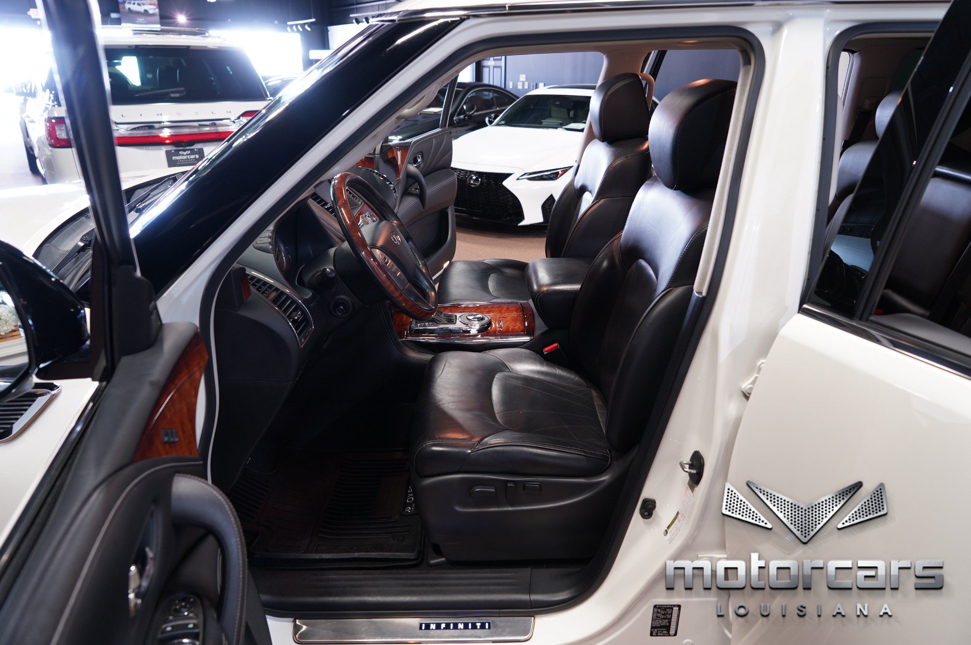 Used 2017 INFINITI QX80 2WD w/ Deluxe Technology Package image 22
