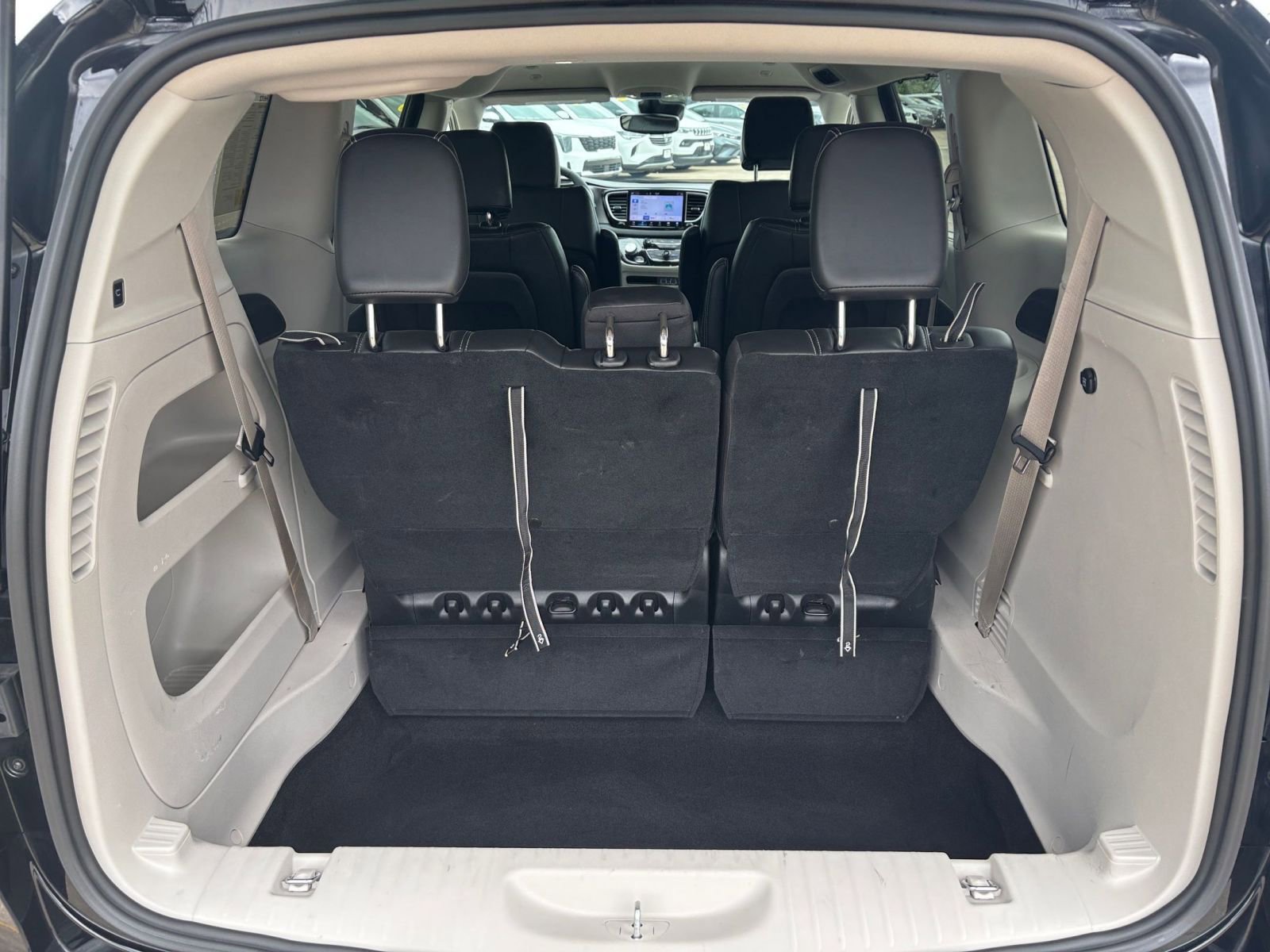 Used 2024 Chrysler Pacifica Touring-L image 31