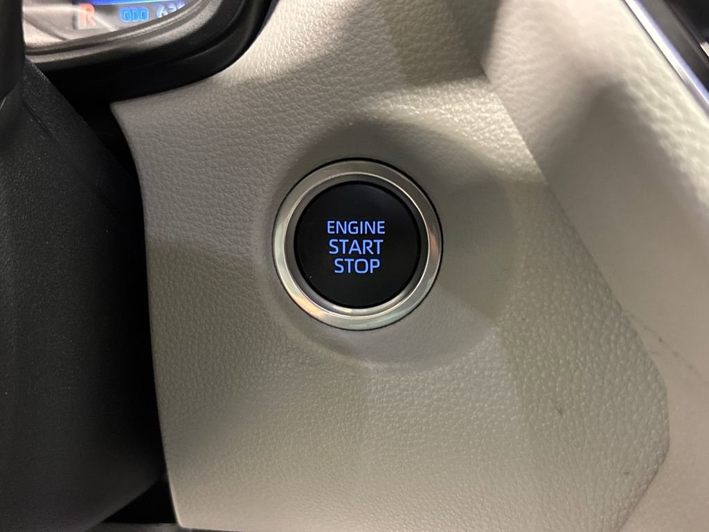 Used 2022 Toyota Corolla Cross LE image 41