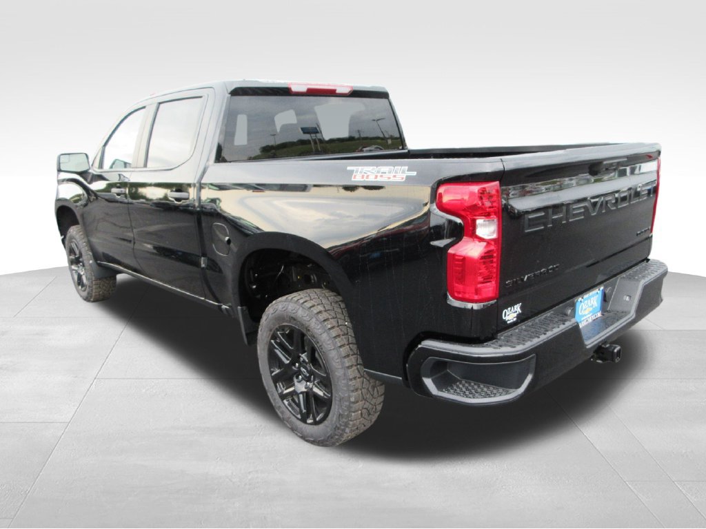 New 2026 Chevrolet Silverado 1500 Custom Trail Boss w/ LPO, Dark Essentials Package AWD/4WD image 4