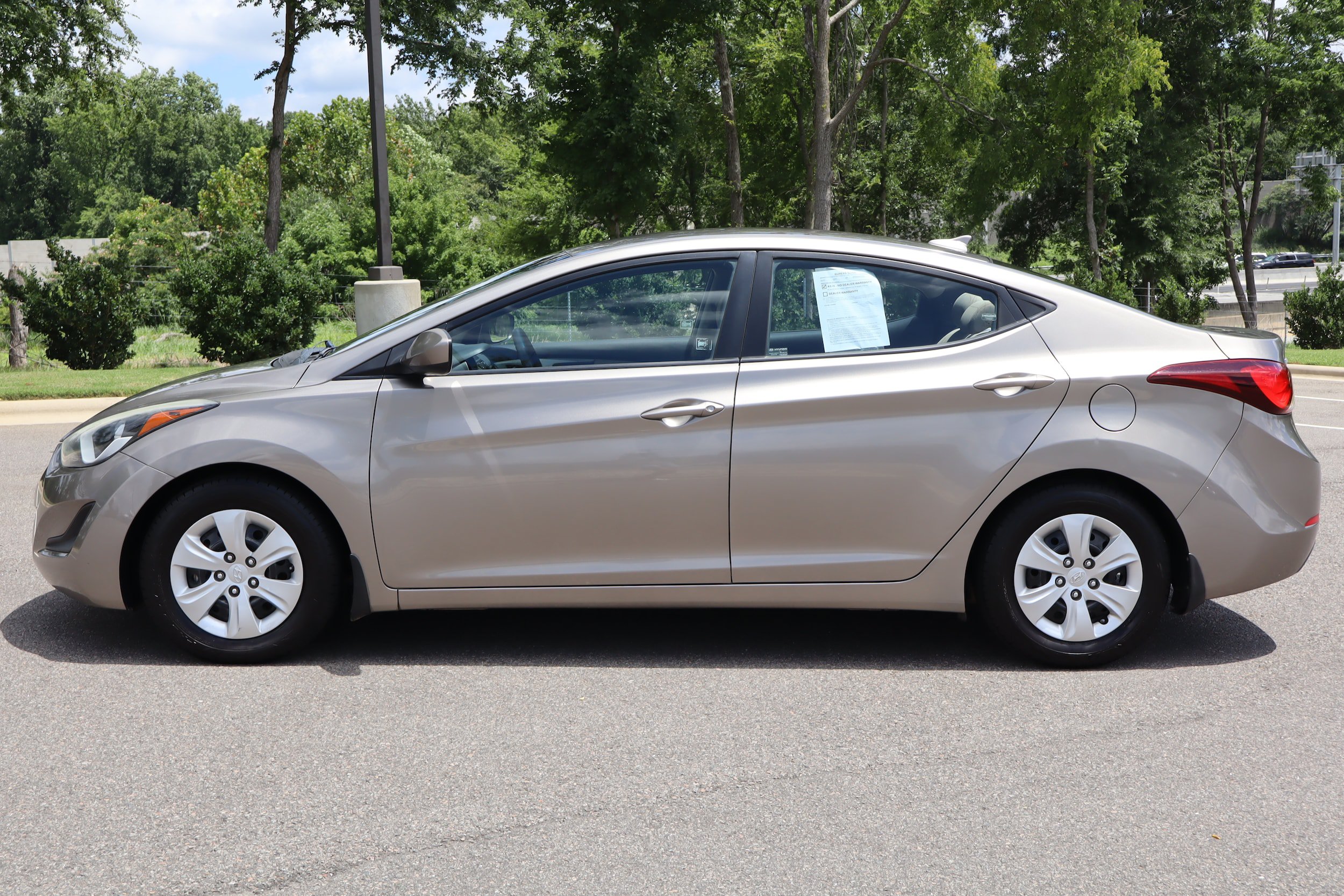 Used 2016 Hyundai Elantra SE FWD image 5