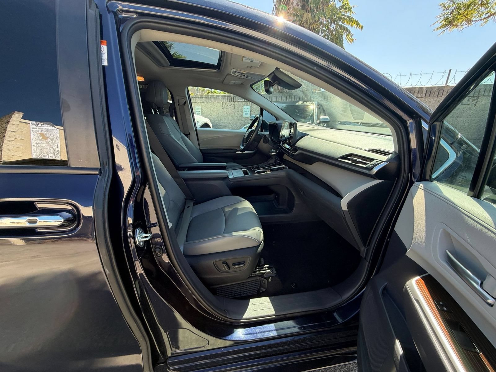 Used 2024 Toyota Sienna XLE FWD image 38