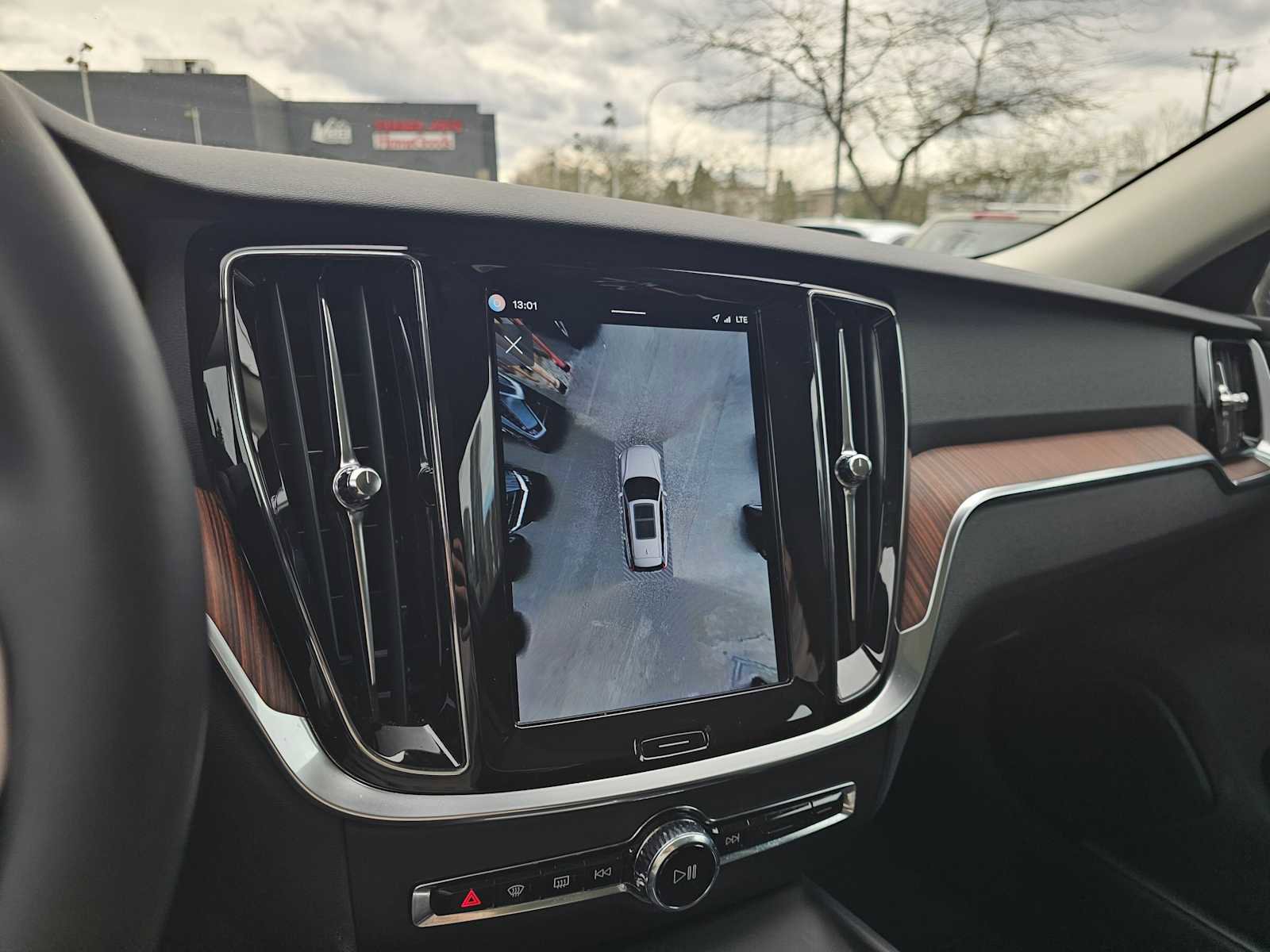 Certified 2025 Volvo V60 B5 Cross Country Plus image 27