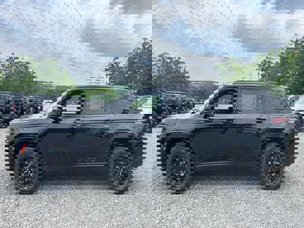 New 2025 Jeep Grand Cherokee 4WD image 2