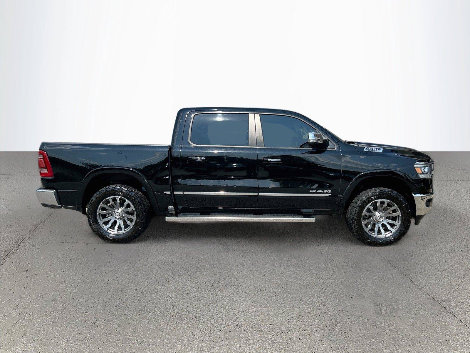 Used 2022 RAM 1500 Laramie AWD/4WD image 3