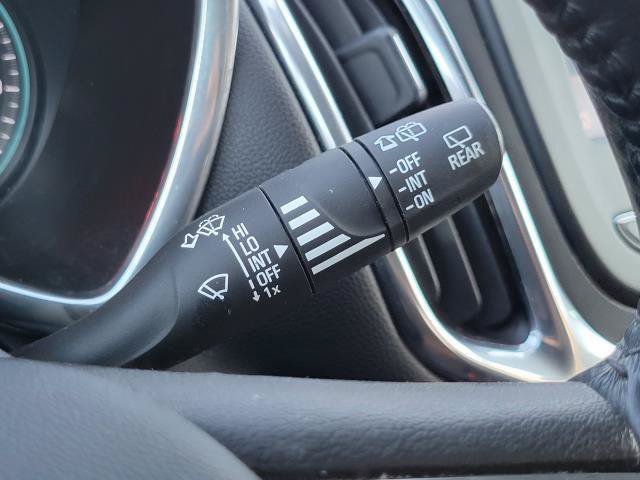 Used 2020 Chevrolet Equinox LT w/ Driver Convenience Package FWD image 24