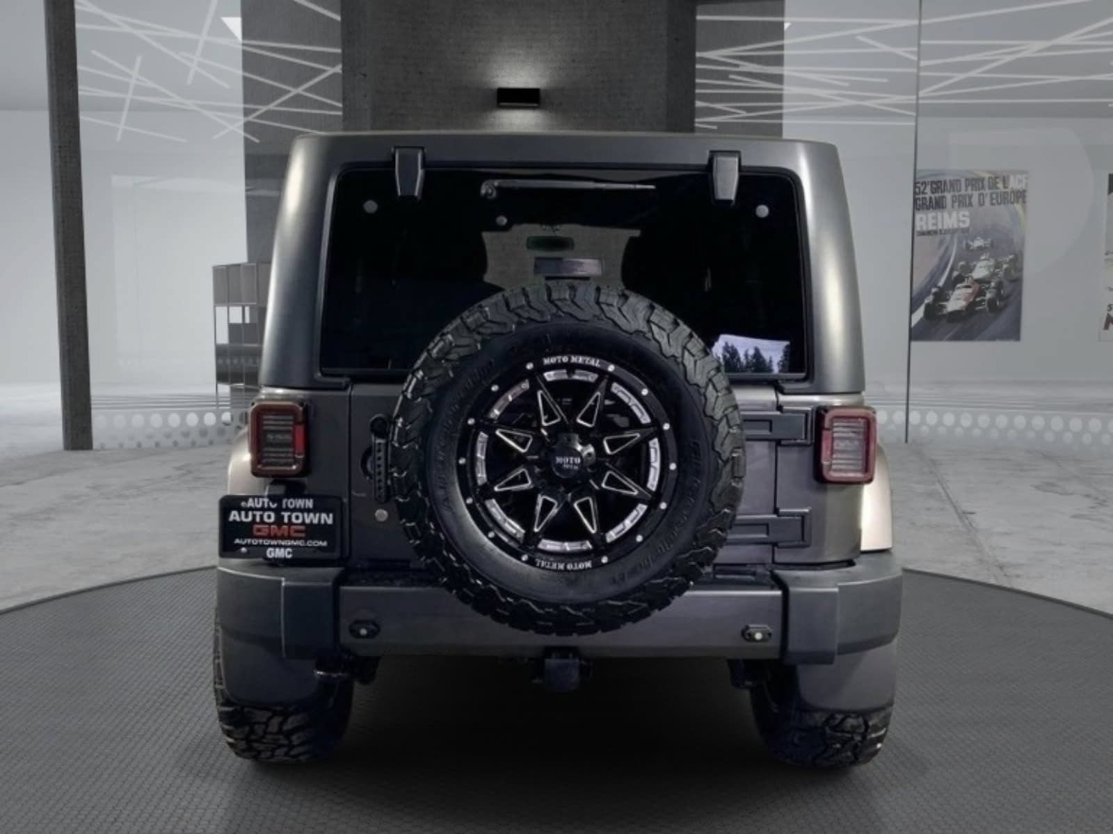 Used 2016 Jeep Wrangler Unlimited Sahara w/ Connectivity Group AWD/4WD image 6