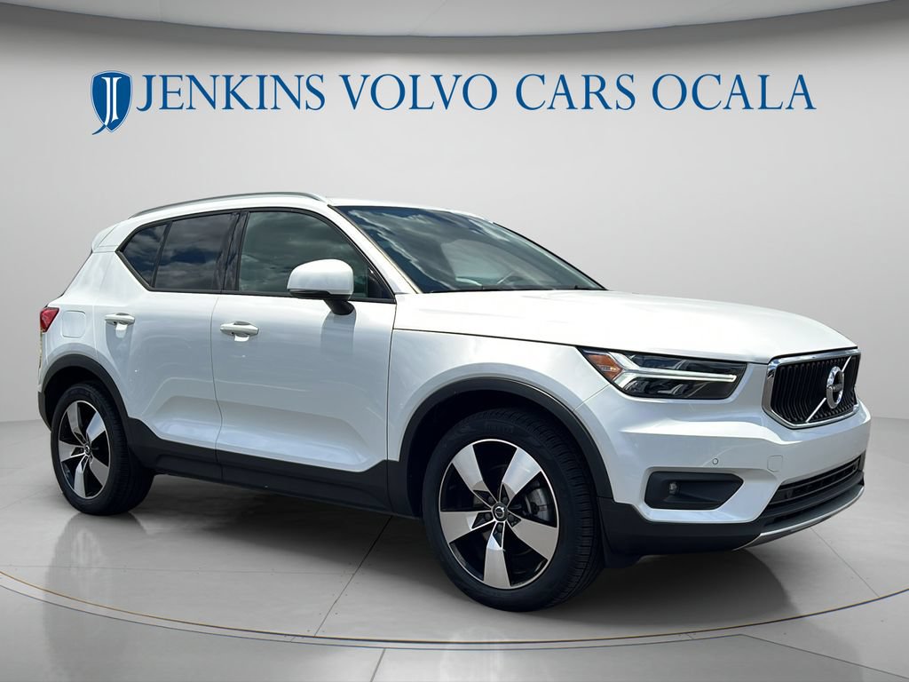 Used 2021 Volvo XC40 T5 Momentum w/ Premium Package