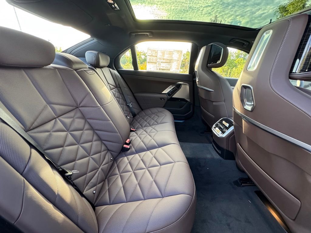 Used 2026 BMW 740i xDrive w/ Premium Package image 22