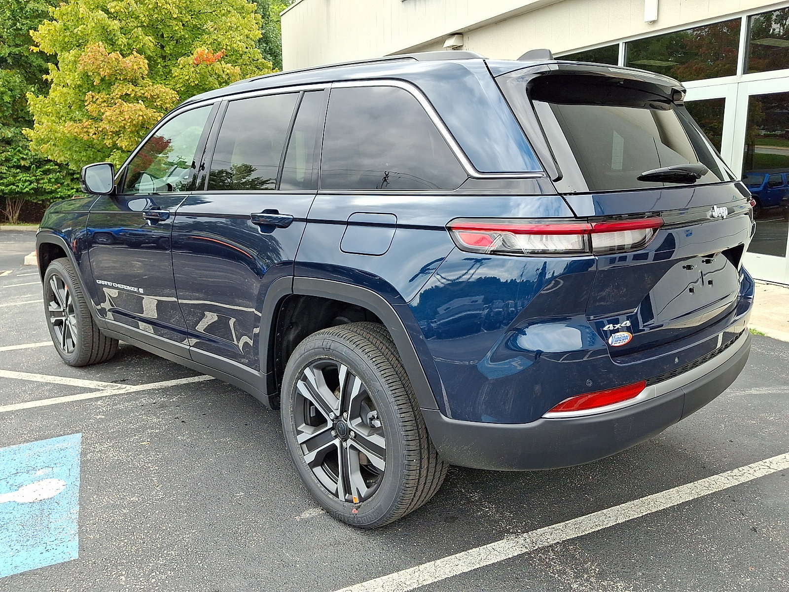 New 2027 Jeep Grand Cherokee Limited AWD/4WD image 4