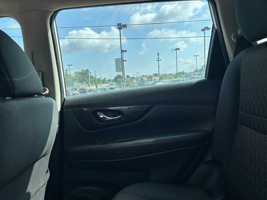 Used 2018 Nissan Rogue S FWD image 26