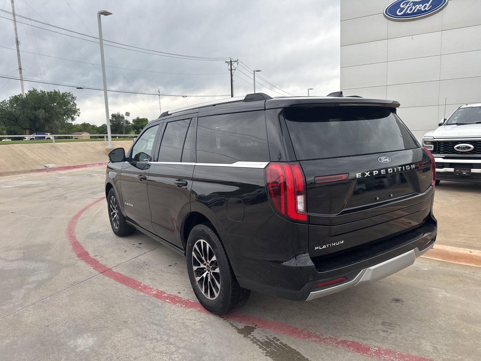 Used 2025 Ford Expedition Platinum image 7