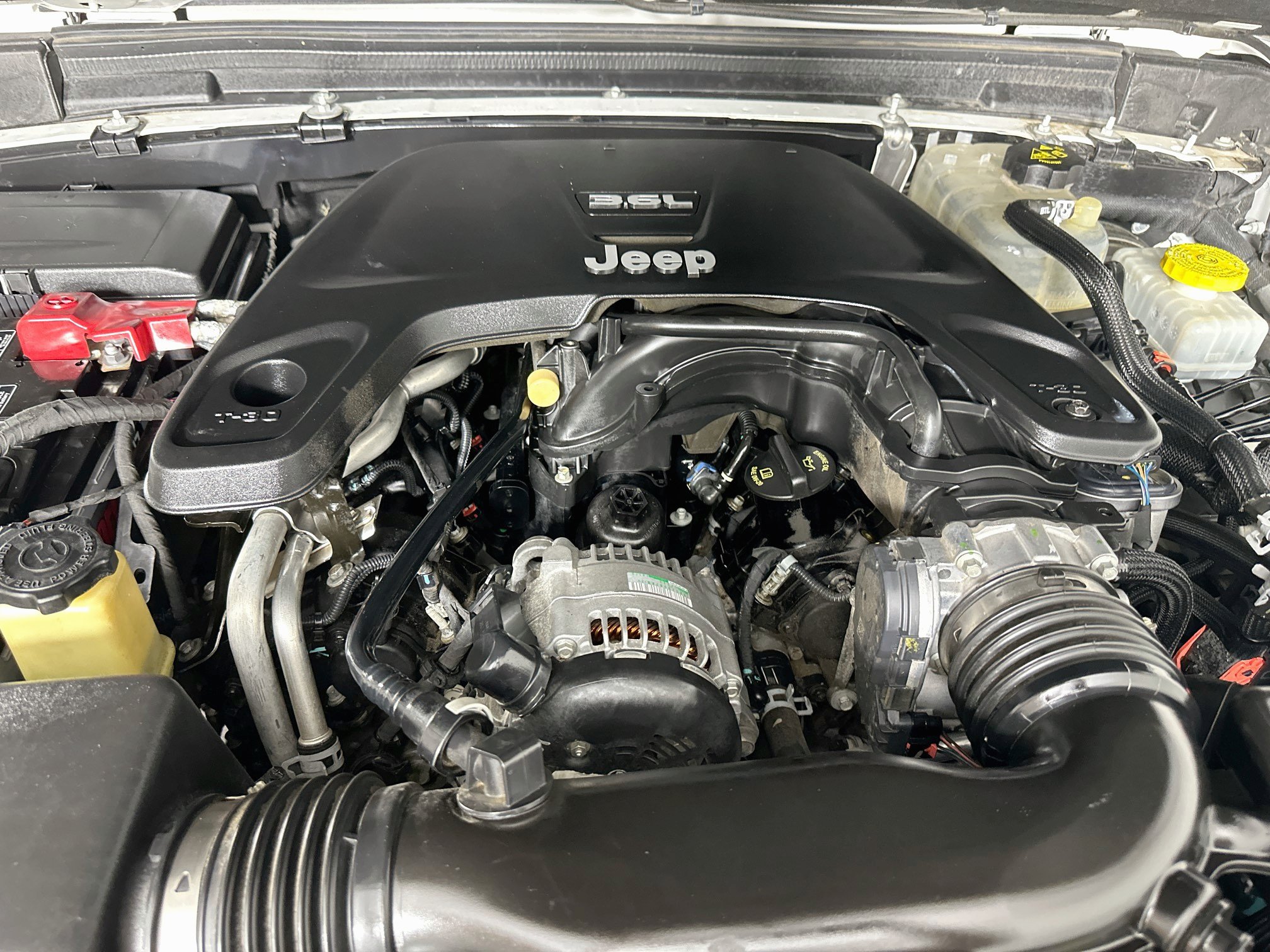 Used 2018 Jeep Wrangler Unlimited Sport S AWD/4WD image 32