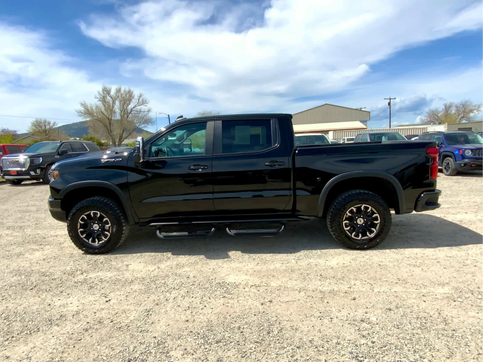 Used 2023 Chevrolet Silverado 1500 ZR2 w/ Technology Package AWD/4WD image 2