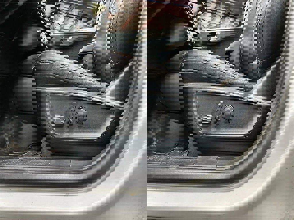 Used 2020 Ford Escape Titanium w/ Titanium Premium Package 2.0 image 12