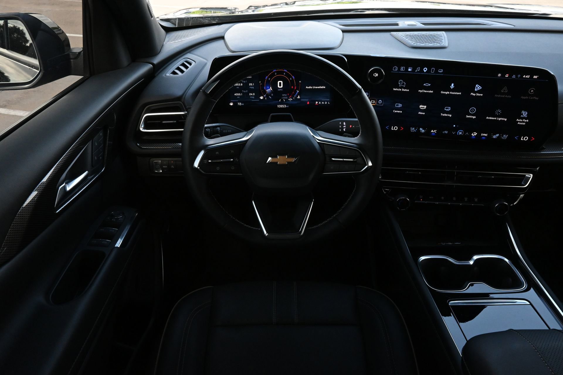Used 2025 Chevrolet Traverse High Country FWD image 9