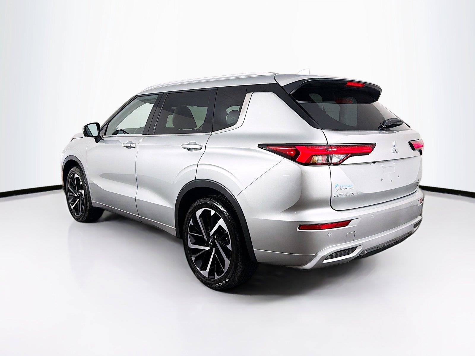 Used 2024 Mitsubishi Outlander SEL AWD/4WD image 9