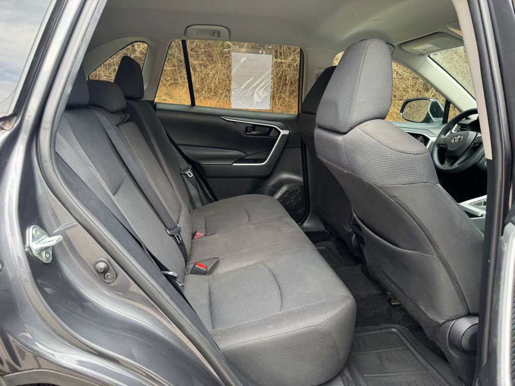 Used 2021 Toyota RAV4 LE image 13