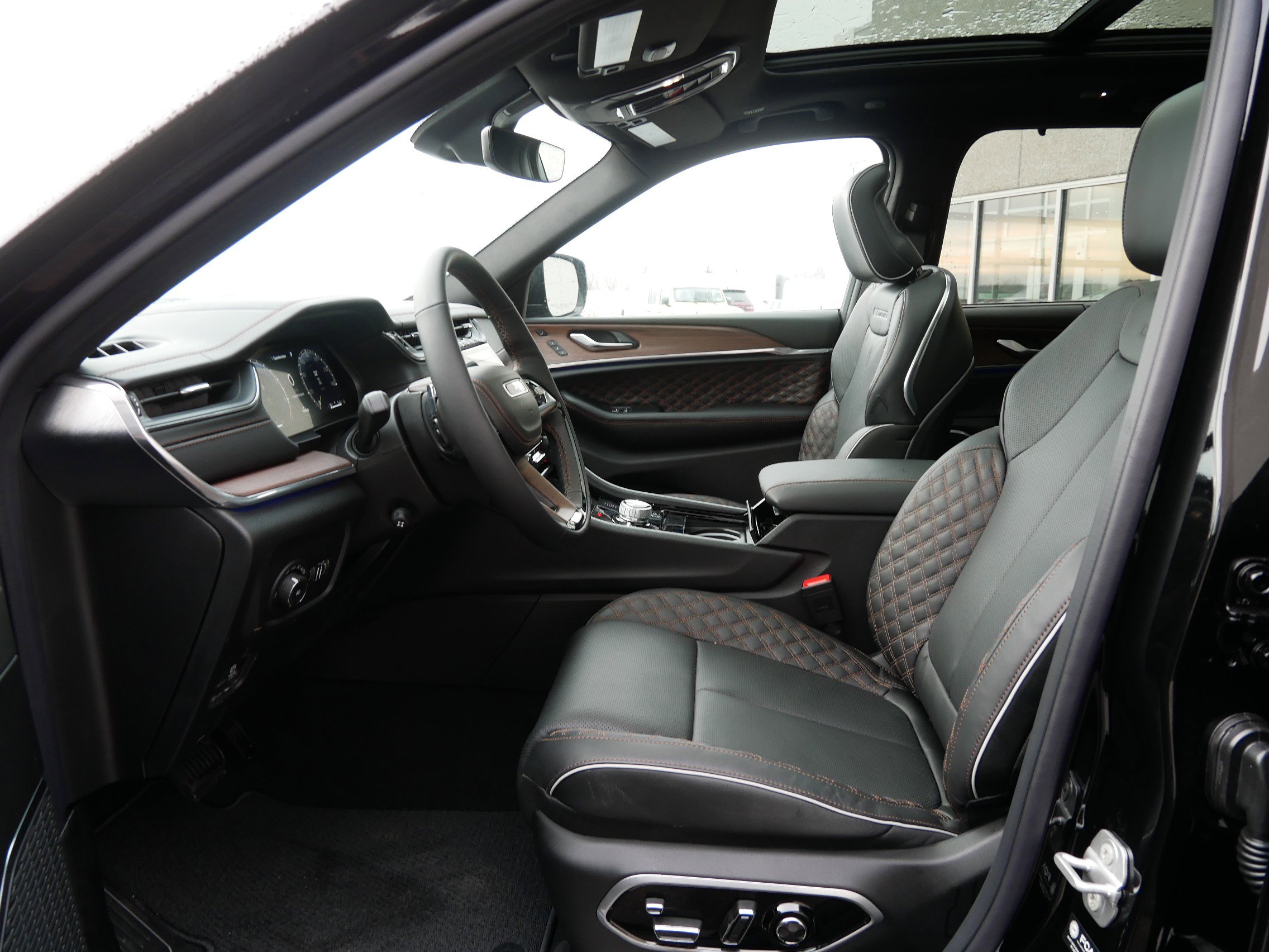 New 2025 Jeep Grand Cherokee Summit w/ Obsidian Package image 5